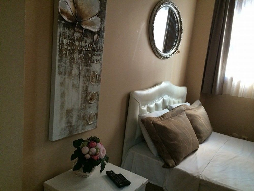 Ortakoey Tiny One Hotel Istanbul Exterior photo